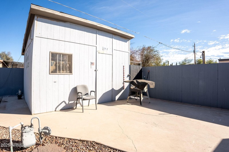 Extra Storage/ Hang out space