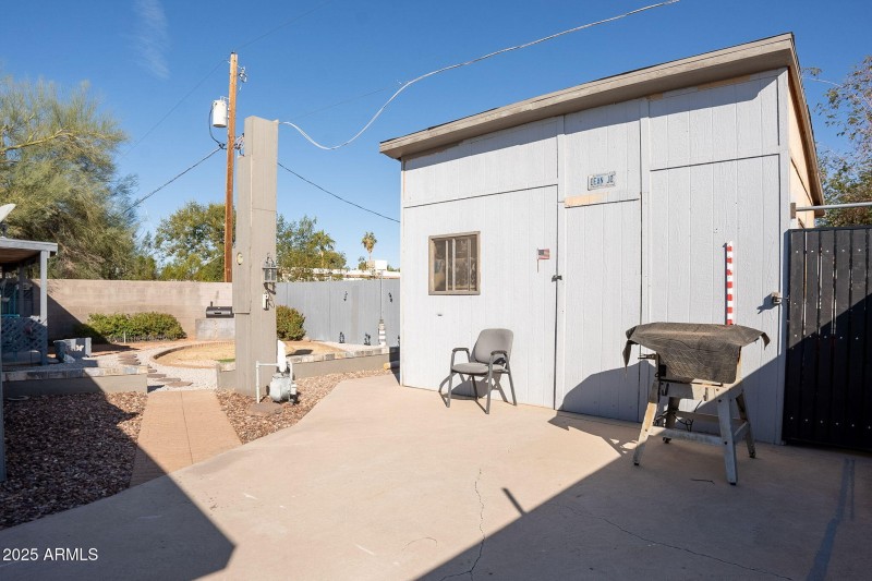 Extra Storage/ Hang out space