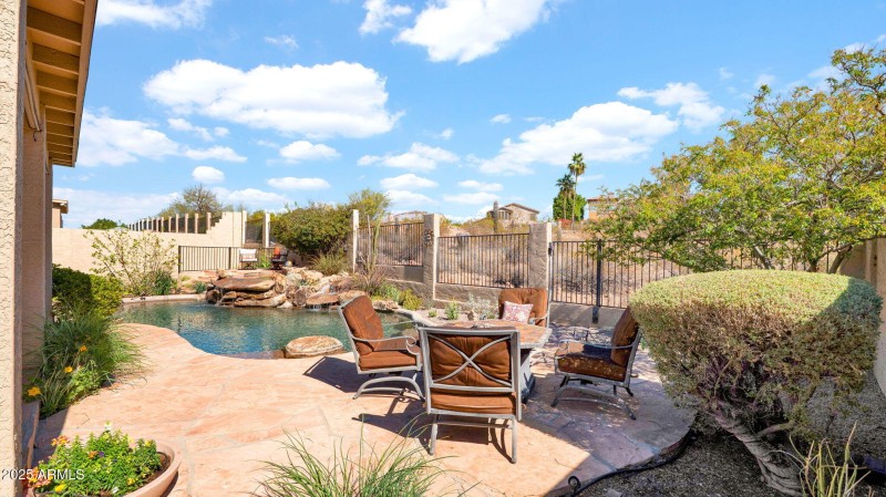 Flagstone patio