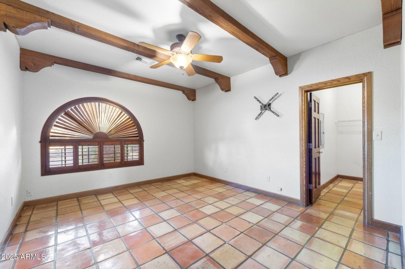 045_1235 E Clearview Dr