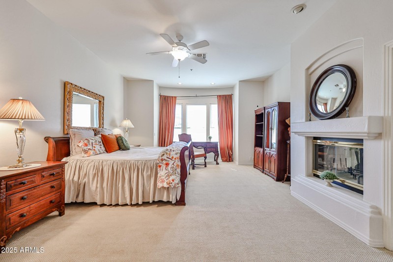 Spacious Primary Bedroom pic1