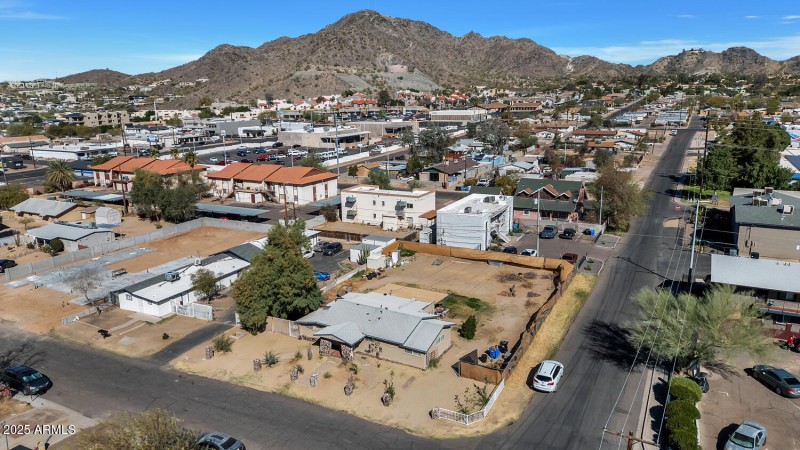 738 E Carol Ave-large-005-011-738 E Caro