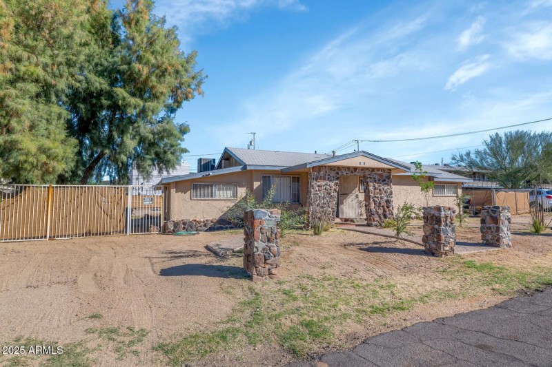 738 E Carol Ave-large-006-021-738 E Caro