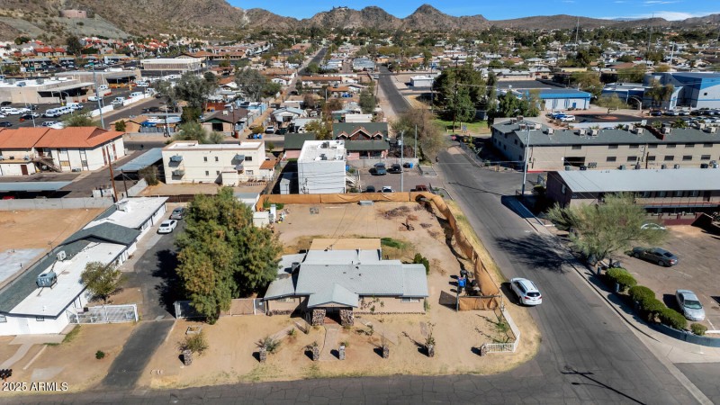 738 E Carol Ave-large-008-003-738 E Caro