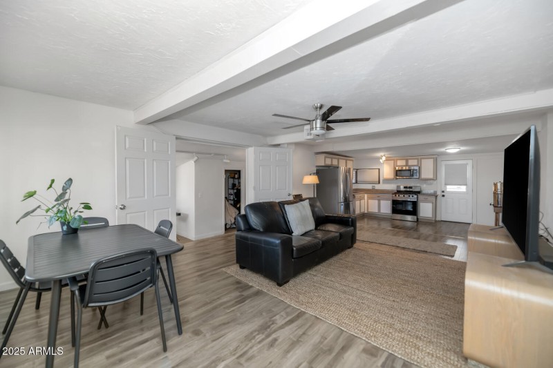 738 E Carol Ave-large-010-019-738 E Caro