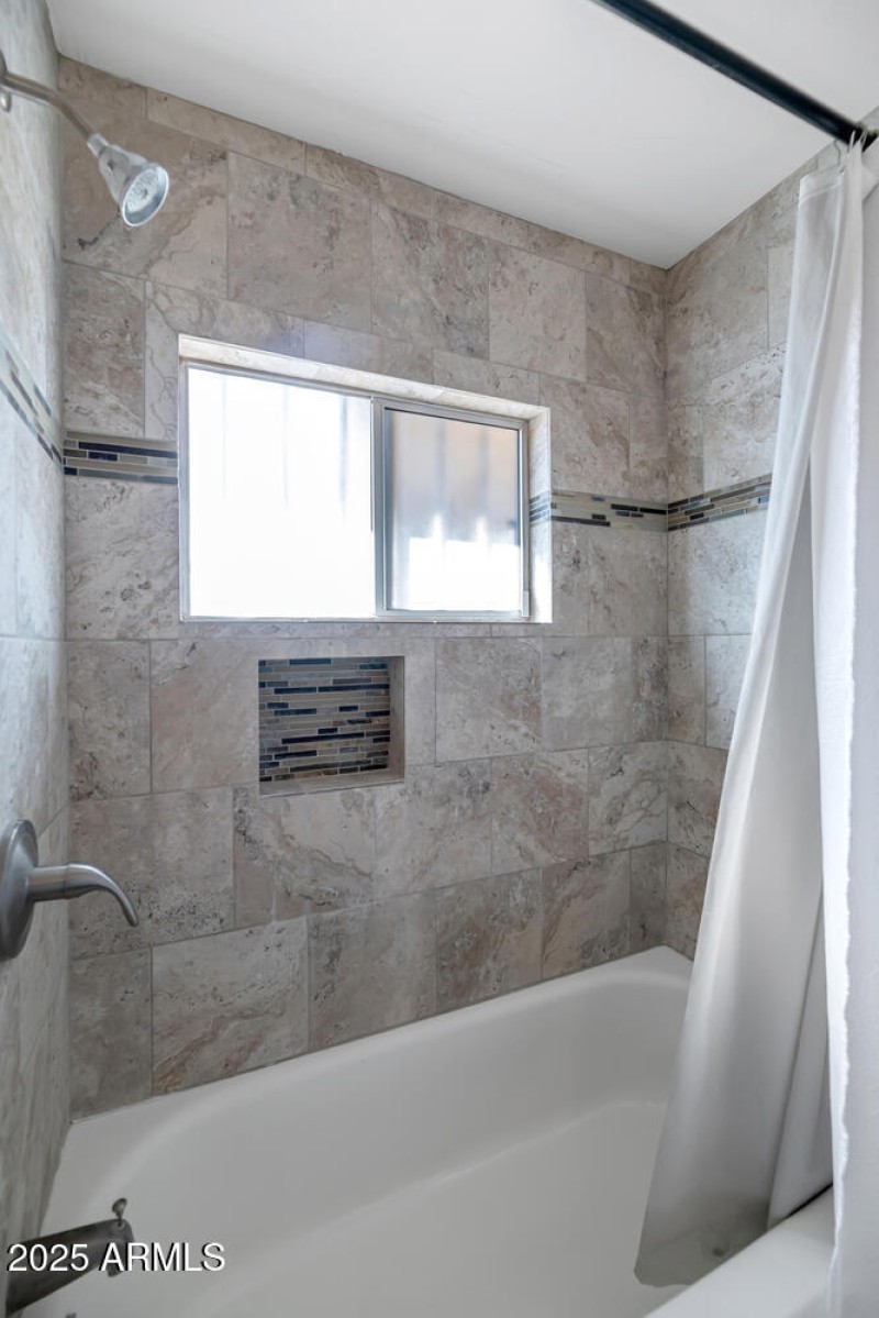 738 E Carol Ave-large-019-018-738 E Caro