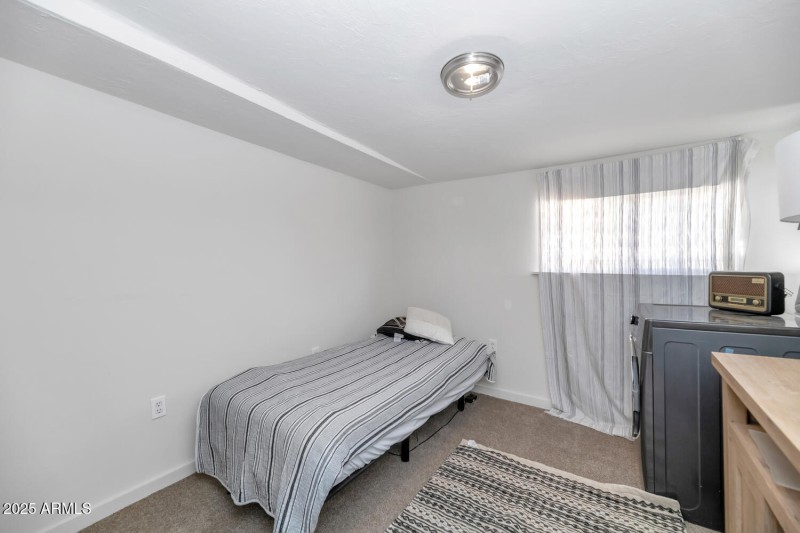 738 E Carol Ave-large-020-022-738 E Caro