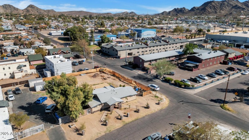 738 E Carol Ave-large-022-002-738 E Caro