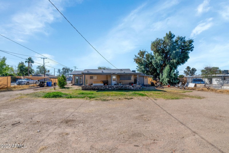 738 E Carol Ave-large-024-028-738 E Caro