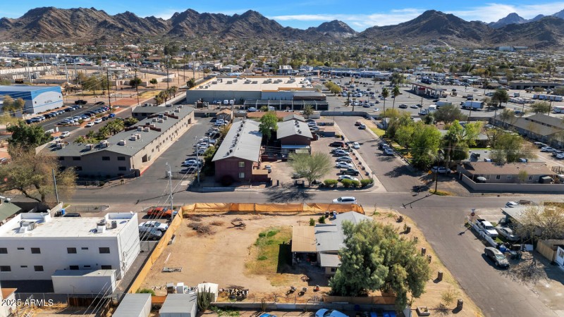 738 E Carol Ave-large-027-006-738 E Caro