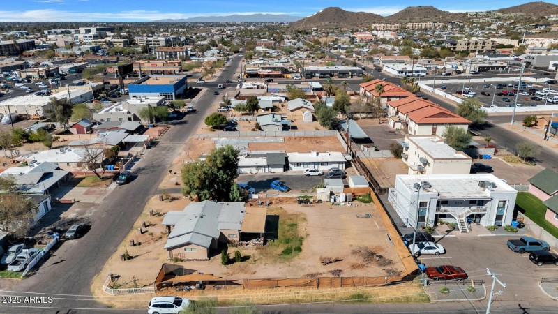 738 E Carol Ave-large-029-010-738 E Caro