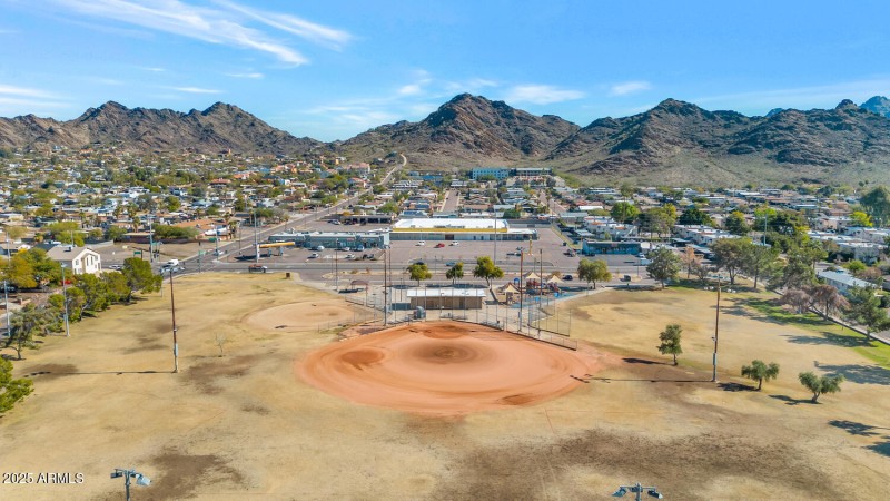 738 E Carol Ave-large-030-005-738 E Caro