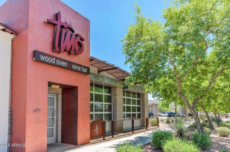 738 E Carol Ave-large-034-012-738 E Caro