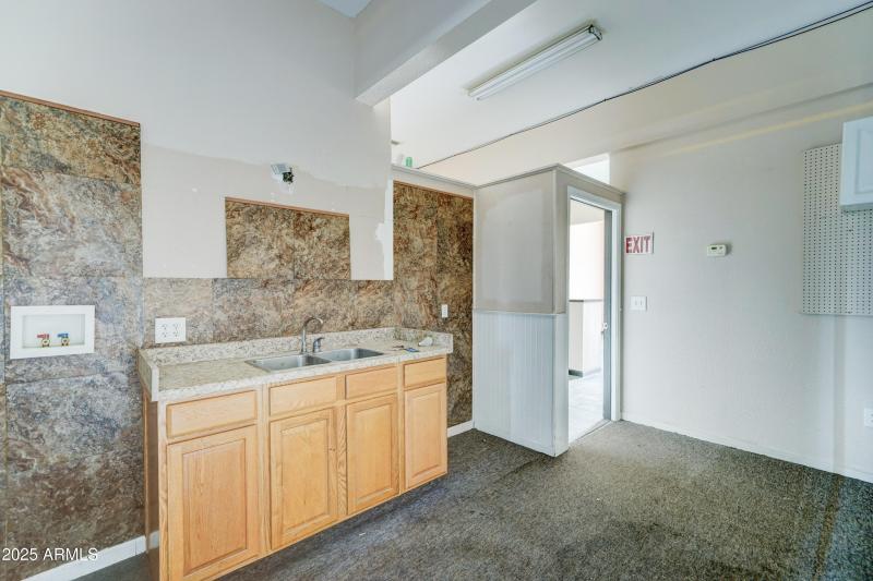 6721 N Black Canyon Hwy-12