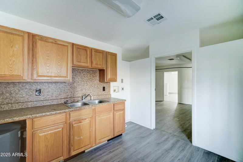 6721 N Black Canyon Hwy-36