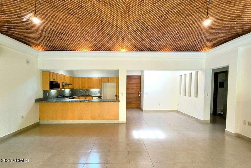 51 Living room and kitchen