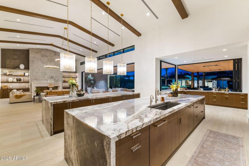 2-web-or-mls-6836-e-hummingbird-ln