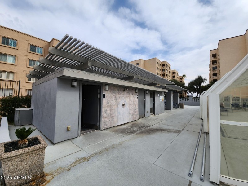 Men's and Women's Showers at Pool Three