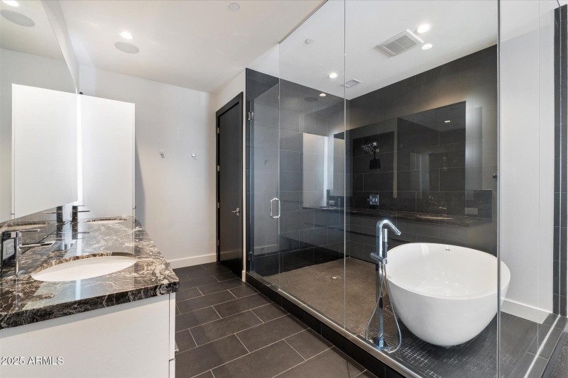 23-Master Bath