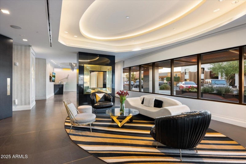 33-Lobby