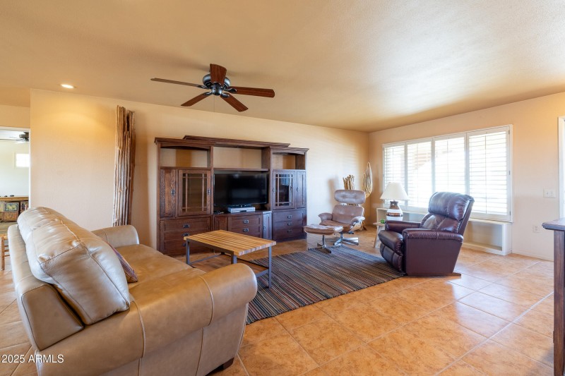 9513 W Cottonwood Dr-30