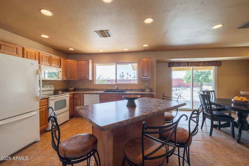 9513 W Cottonwood Dr-35