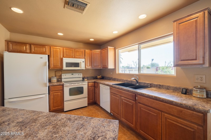 9513 W Cottonwood Dr-37