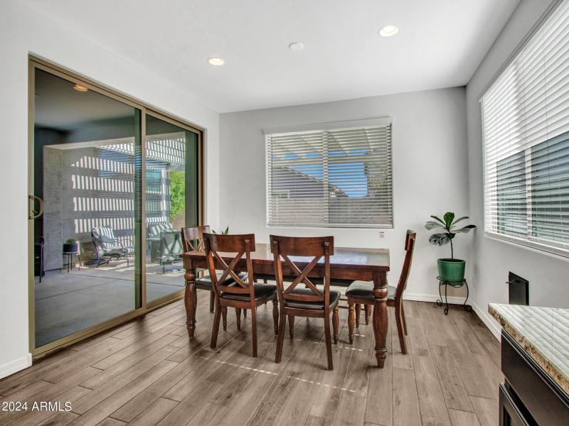 Breakfast Nook / Dining Room