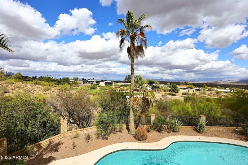 Balcony-Golf Course View