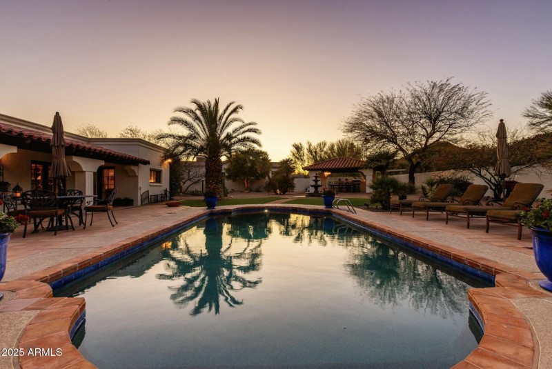 4726 E SIERRA VISTA DR