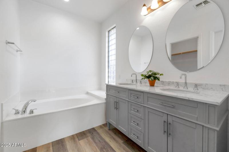 13587 W Cypress St-large-021-057-13587 W