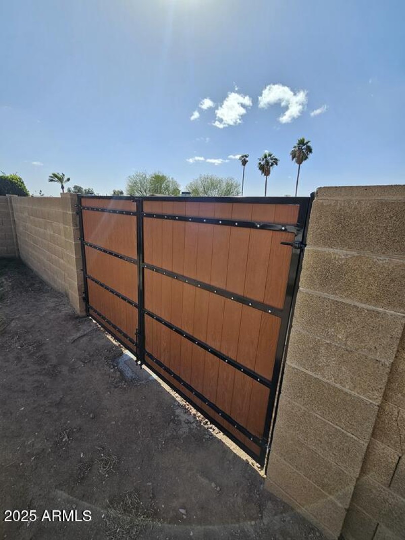 NEW RV Gate