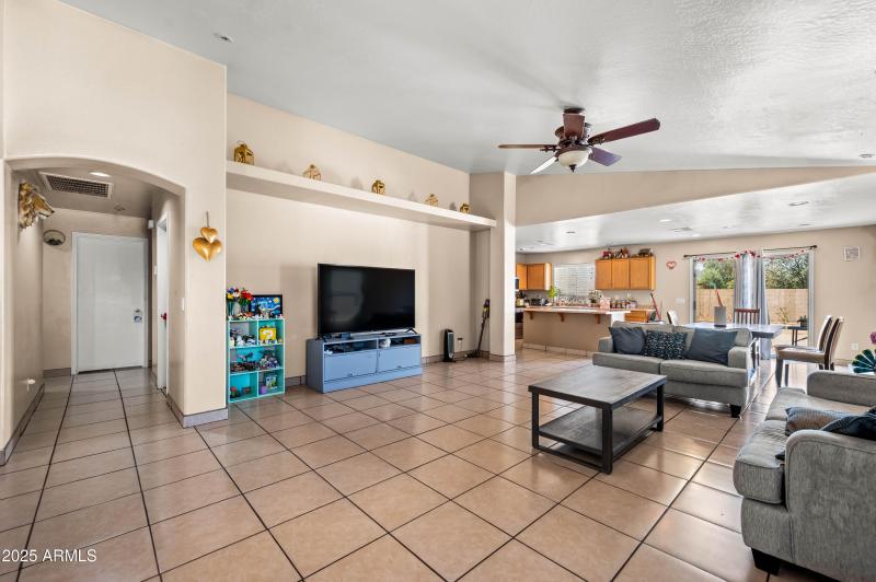 6922 S 26th Ln Phoenix AZ 85041-35