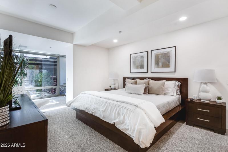 Huge Bedroom with Sitting Area