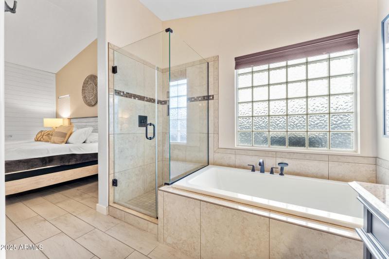 020-primary-bathroom