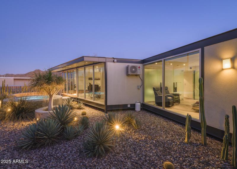 Listings_1340_E_LasPalmaritasDr_Images-6