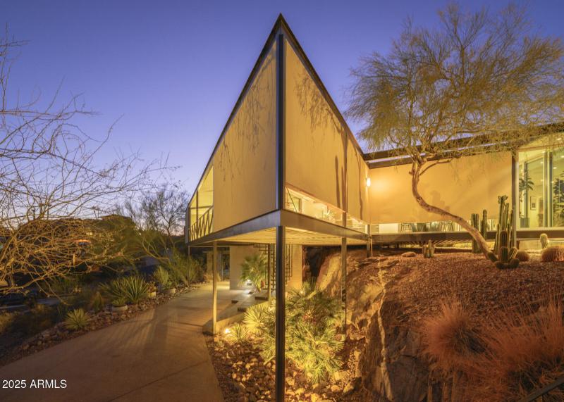 Listings_1340_E_LasPalmaritasDr_Images-9