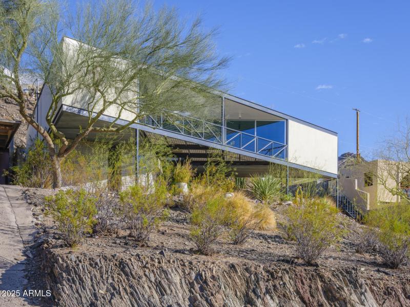 Listings_1340_E_LasPalmaritasDr_Images-1