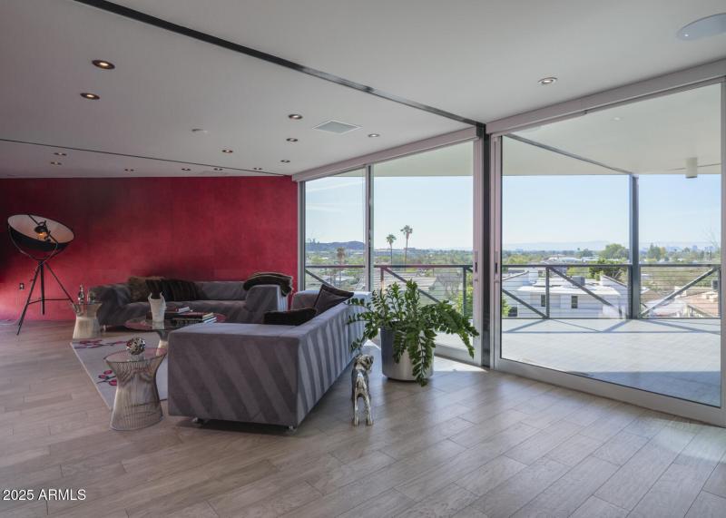 Listings_1340_E_LasPalmaritasDr_Images-1