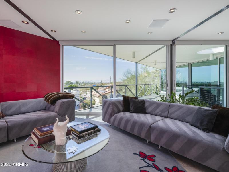 Listings_1340_E_LasPalmaritasDr_Images-1