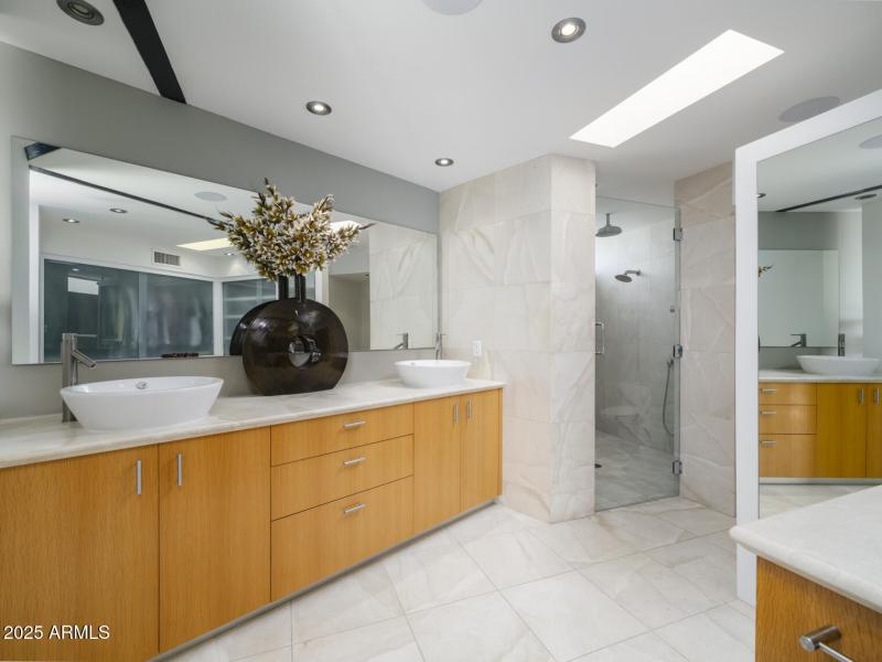 Listings_1340_E_LasPalmaritasDr_Images-2