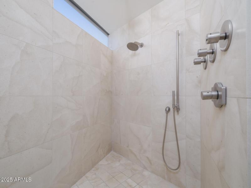 Listings_1340_E_LasPalmaritasDr_Images-2