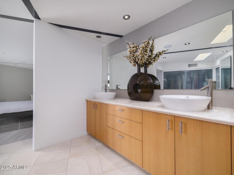 Listings_1340_E_LasPalmaritasDr_Images-2