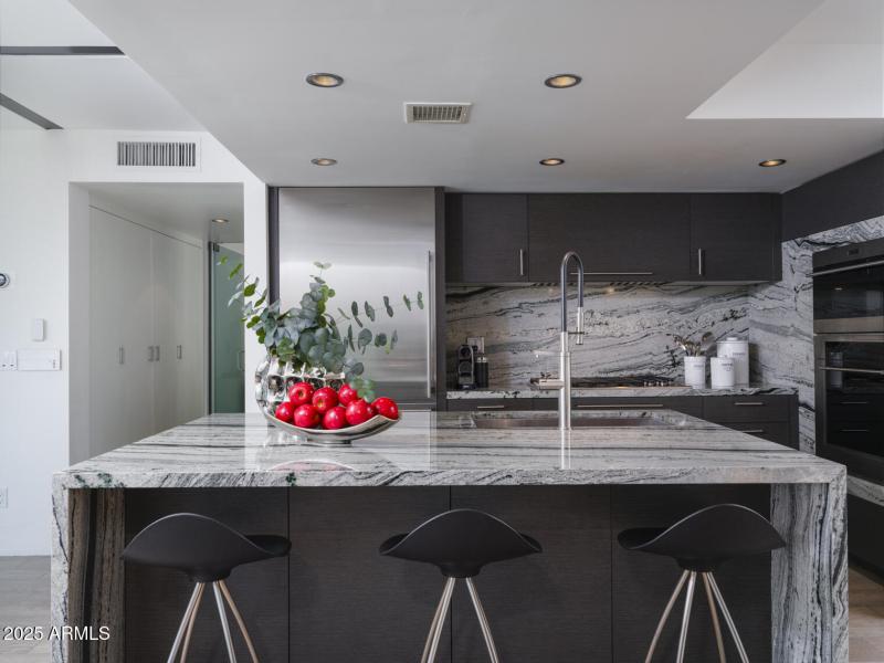 Listings_1340_E_LasPalmaritasDr_Images-3