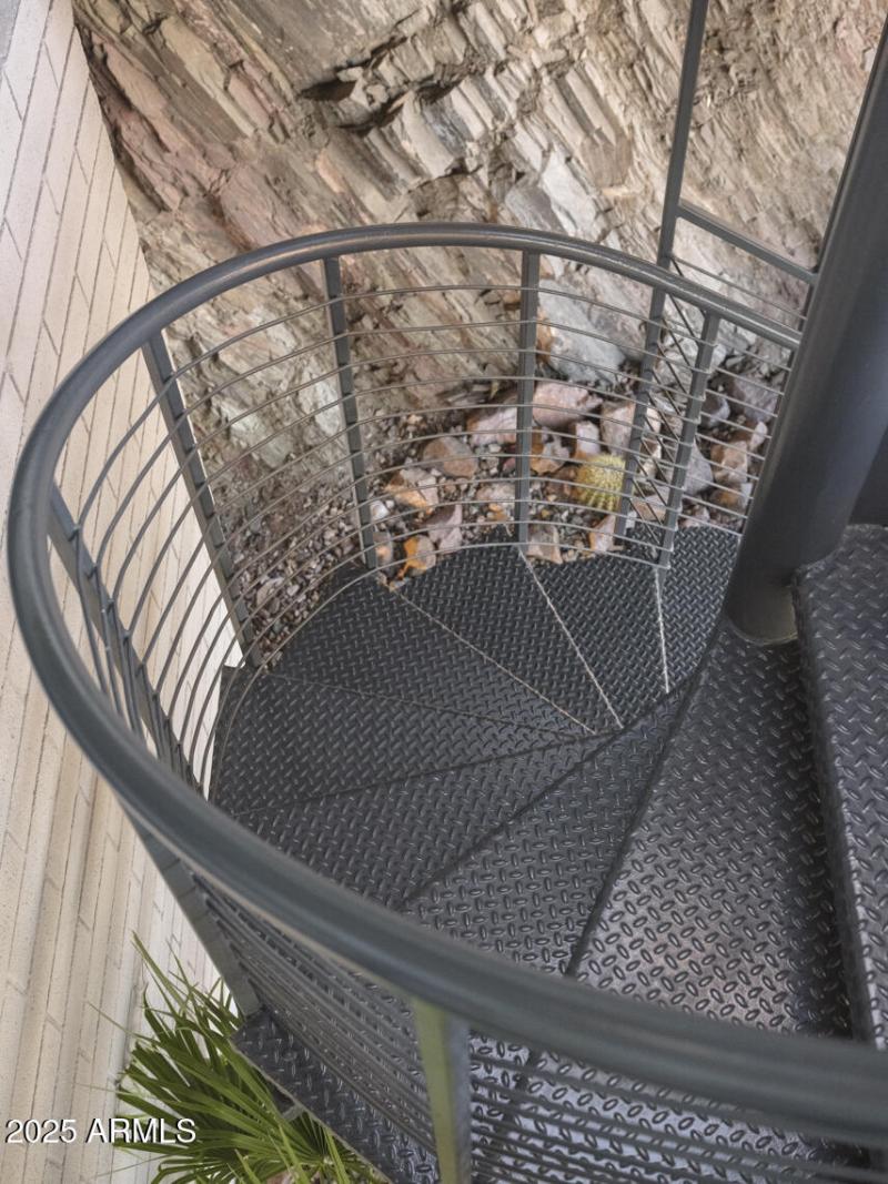 Listings_1340_E_LasPalmaritasDr_Images-4