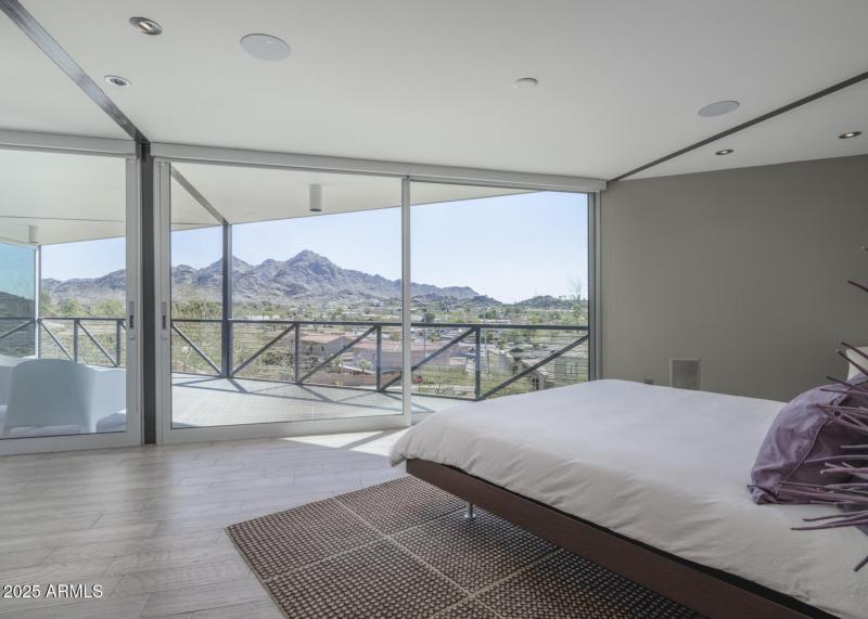 Listings_1340_E_LasPalmaritasDr_Images-5