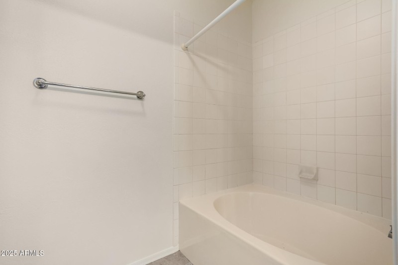 Shower/Tub Combo Bathroom