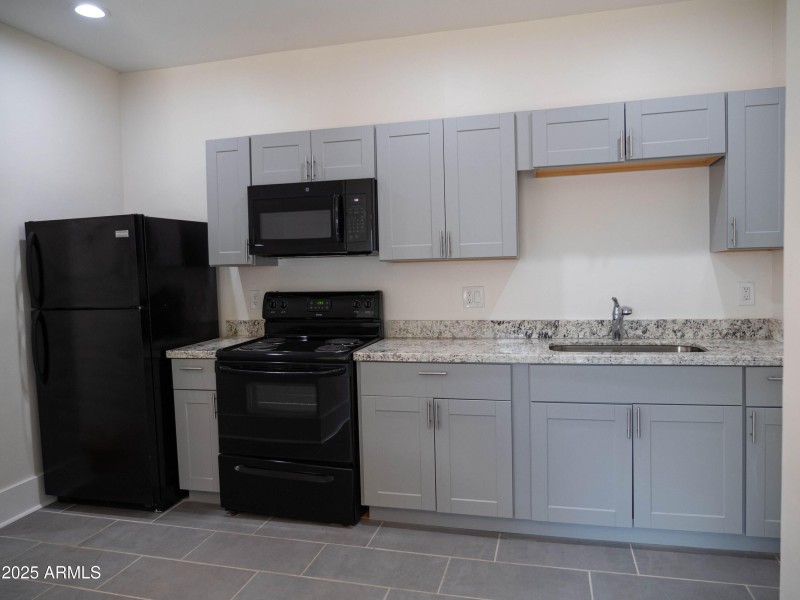 1145 E Portland - Kitchen