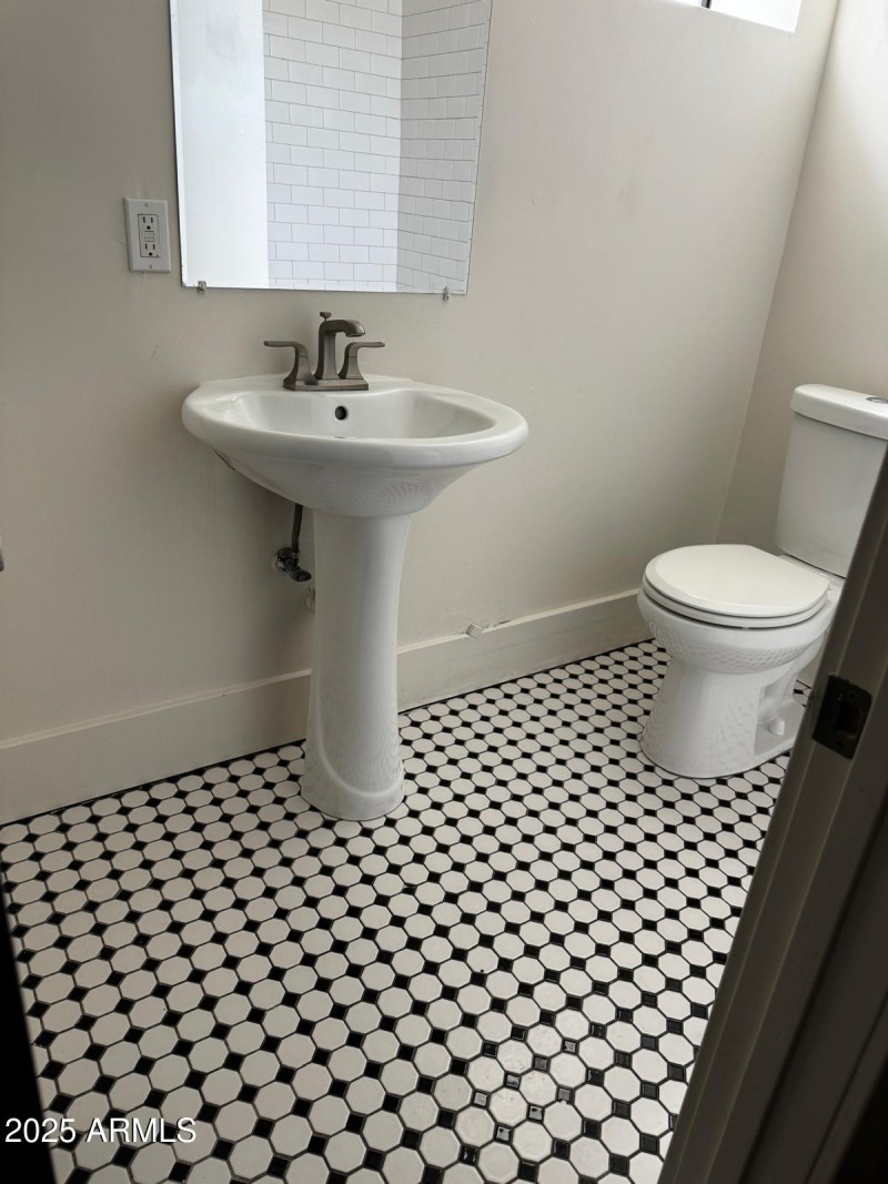 1147 E Portland - Bathroom
