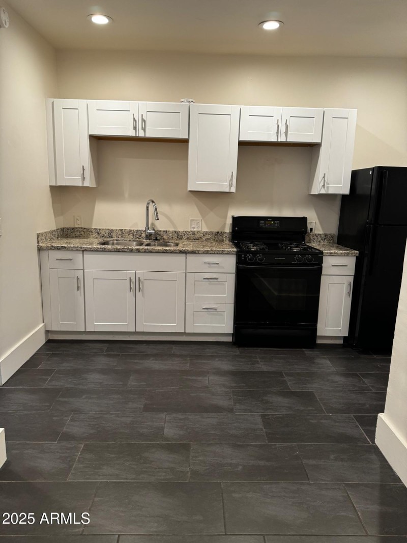 1147 E Portland - Kitchen